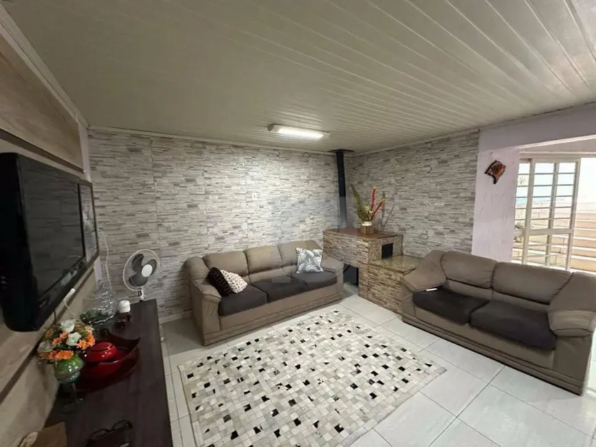 Casa com 3 quartos à venda, 194m2 em Centro, Portao - RS - imagem 5 Foto 5 de Casa com 3 quartos à venda, 194m2 em Centro, Portao - RS