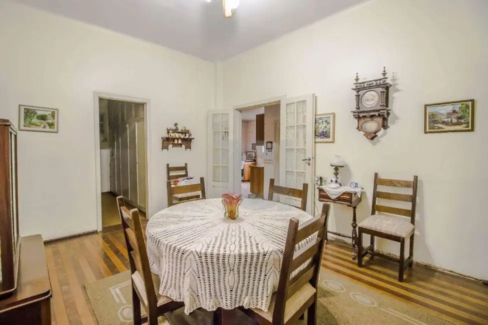 Casa com 5 quartos para alugar, 345m2 em Centro, Sao Leopoldo - RS - imagem 9 Foto 9 de Casa com 5 quartos para alugar, 345m2 em Centro, Sao Leopoldo - RS