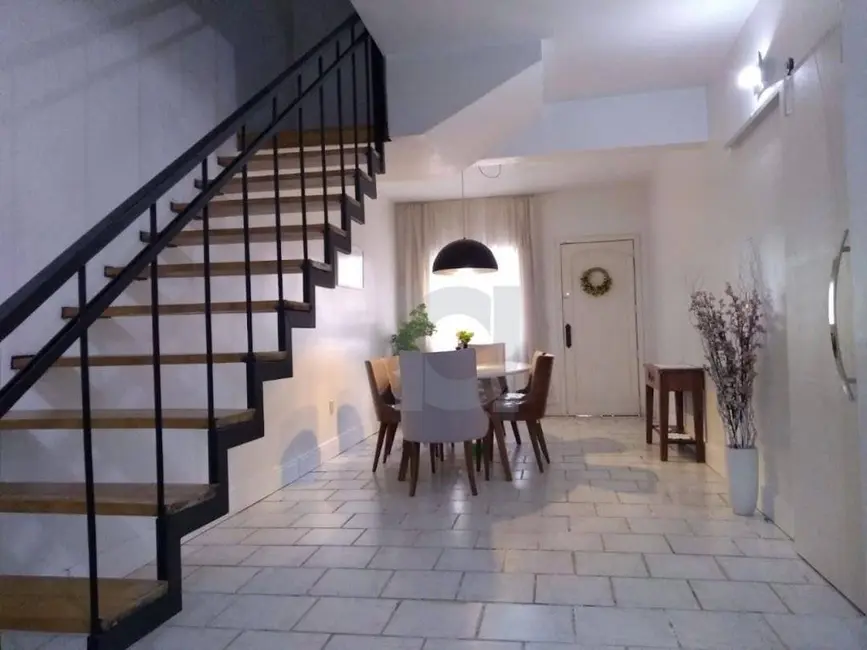 Casa com 3 quartos à venda, 138m2 em Centro, Sao Leopoldo - RS - imagem 1 Foto 1 de Casa com 3 quartos à venda, 138m2 em Centro, Sao Leopoldo - RS