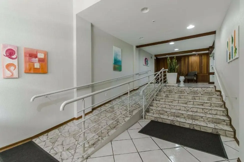 Apartamento com 2 quartos à venda, 101m2 em Centro, Novo Hamburgo - RS - imagem 7 Foto 7 de Apartamento com 2 quartos à venda, 101m2 em Centro, Novo Hamburgo - RS