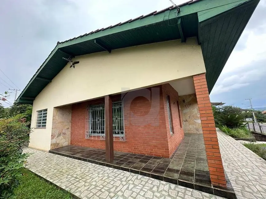 Casa com 3 quartos à venda, 250m2 em Centro, Portao - RS - imagem 3 Foto 3 de Casa com 3 quartos à venda, 250m2 em Centro, Portao - RS