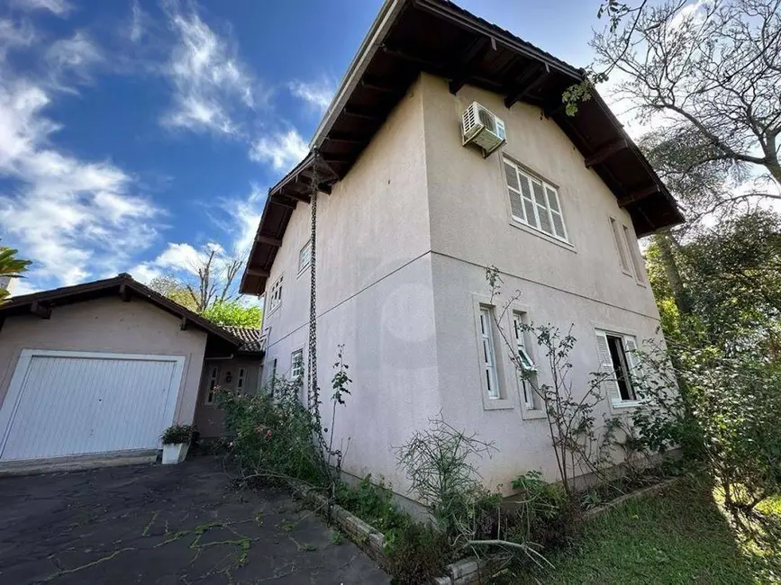 Casa com 5 quartos à venda, 271m2 em Centro, Portao - RS - imagem 2 Foto 2 de Casa com 5 quartos à venda, 271m2 em Centro, Portao - RS