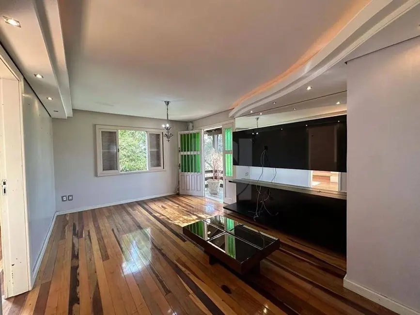 Casa com 5 quartos à venda, 271m2 em Centro, Portao - RS - imagem 9 Foto 9 de Casa com 5 quartos à venda, 271m2 em Centro, Portao - RS