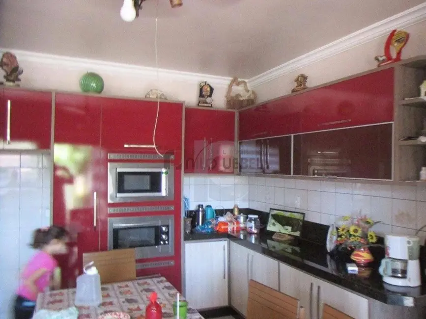 Casa com 4 quartos à venda, 720m2 em Centro, Portao - RS - imagem 4 Foto 4 de Casa com 4 quartos à venda, 720m2 em Centro, Portao - RS