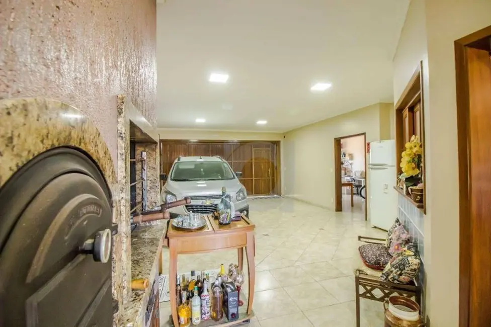 Casa com 3 quartos à venda, 220m2 em Centro, Portao - RS - imagem 4 Foto 4 de Casa com 3 quartos à venda, 220m2 em Centro, Portao - RS