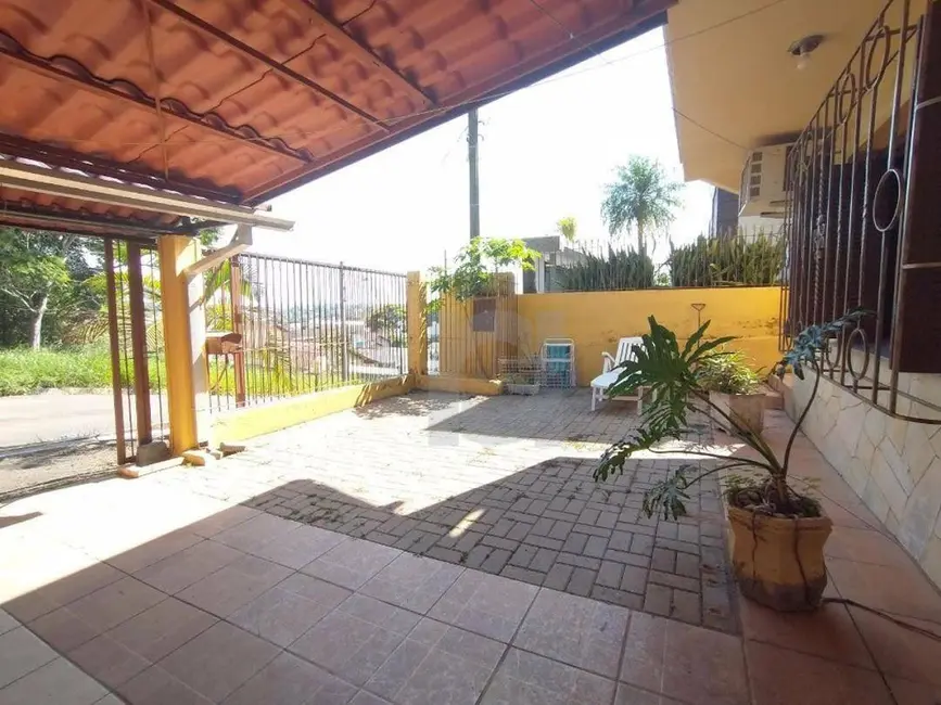 Casa com 3 quartos à venda, 360m2 em Centro, Portao - RS - imagem 4 Foto 4 de Casa com 3 quartos à venda, 360m2 em Centro, Portao - RS