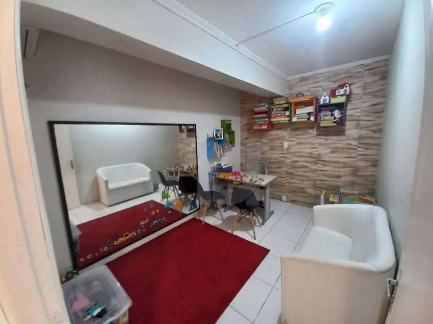 Casa com 3 quartos à venda, 342m2 em Centro, Sao Leopoldo - RS - imagem 5 Foto 5 de Casa com 3 quartos à venda, 342m2 em Centro, Sao Leopoldo - RS