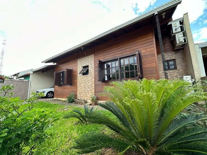 Casa com 3 quartos à venda, 360m2 em Portao - RS - imagem 1 Foto 1 de Casa com 3 quartos à venda, 360m2 em Portao - RS