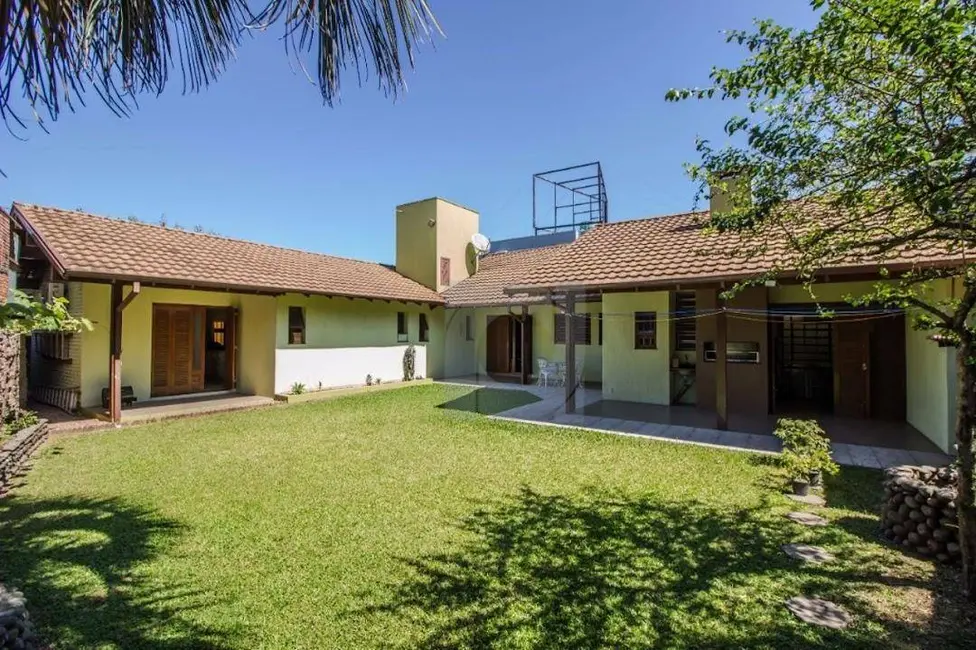 Casa com 3 quartos à venda, 978m2 em Centro, Portao - RS - imagem 2 Foto 2 de Casa com 3 quartos à venda, 978m2 em Centro, Portao - RS