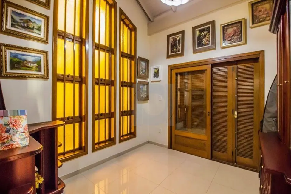 Casa com 3 quartos à venda, 978m2 em Centro, Portao - RS - imagem 3 Foto 3 de Casa com 3 quartos à venda, 978m2 em Centro, Portao - RS