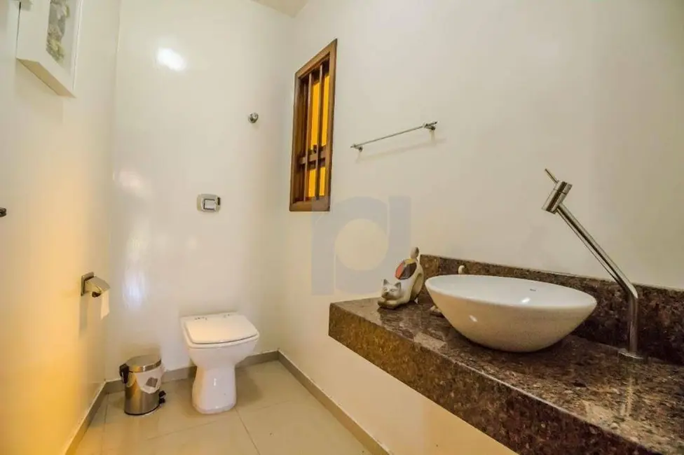 Casa com 3 quartos à venda, 978m2 em Centro, Portao - RS - imagem 4 Foto 4 de Casa com 3 quartos à venda, 978m2 em Centro, Portao - RS