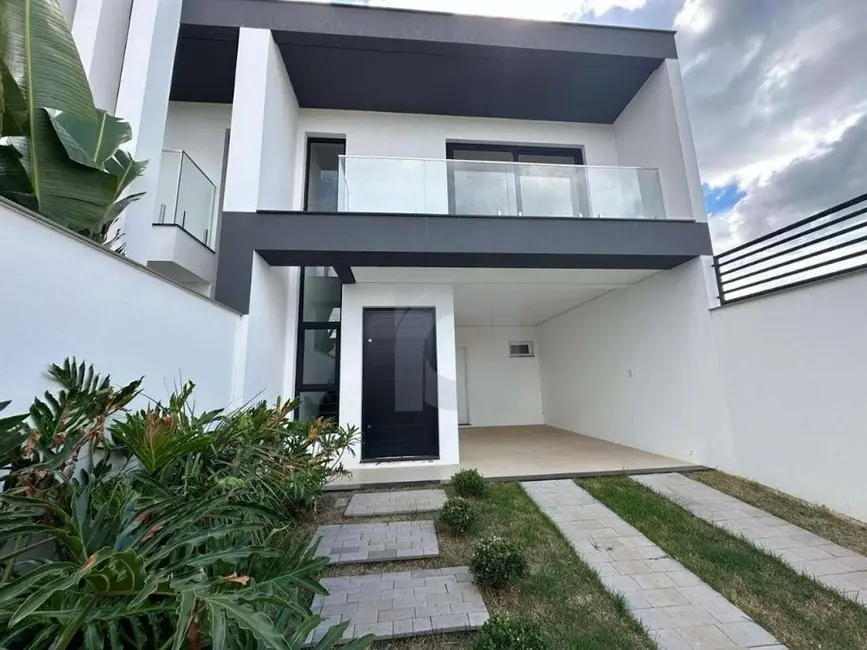 Foto 2 de Sobrado com 3 quartos à venda, 177m2 em Portao - RS