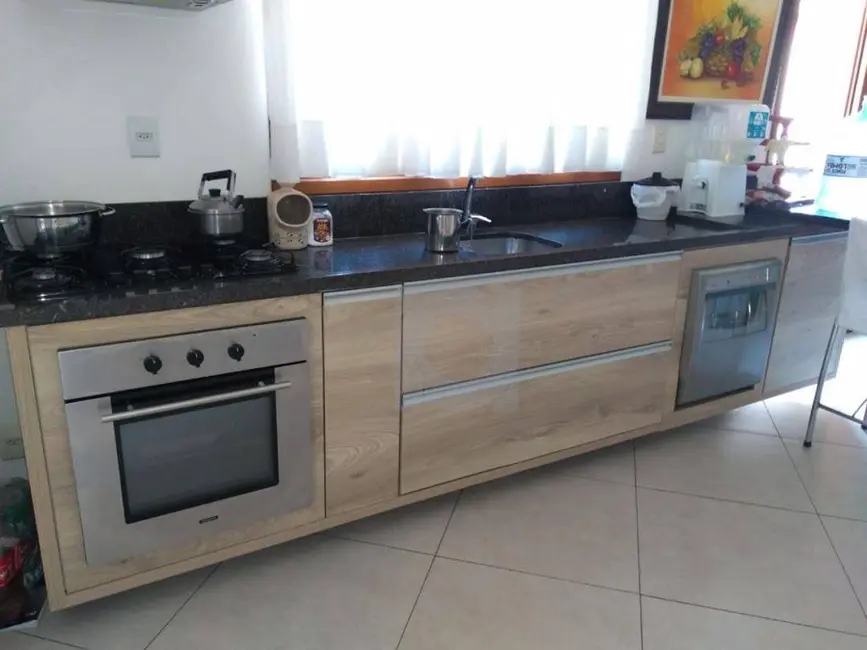 Casa com 2 quartos à venda, 300m2 em Centro, Tramandai - RS - imagem 6 Foto 6 de Casa com 2 quartos à venda, 300m2 em Centro, Tramandai - RS