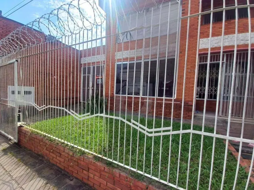 Casa com 3 quartos à venda, 353m2 em Centro, Sao Leopoldo - RS - imagem 2 Foto 2 de Casa com 3 quartos à venda, 353m2 em Centro, Sao Leopoldo - RS