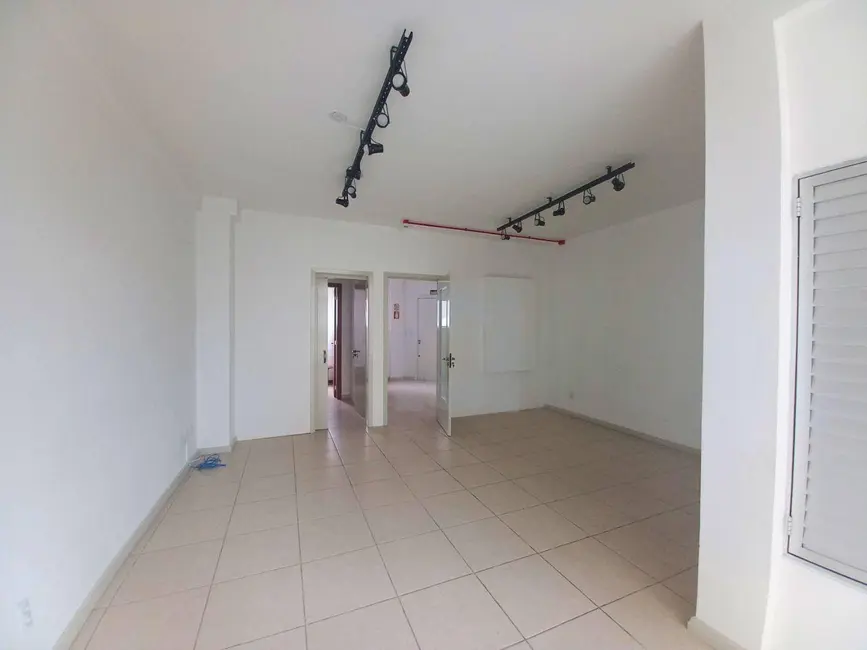 Sala Comercial à venda e para alugar, 64m2 em Centro, Sao Leopoldo - RS - imagem 6 Foto 6 de Sala Comercial à venda e para alugar, 64m2 em Centro, Sao Leopoldo - RS