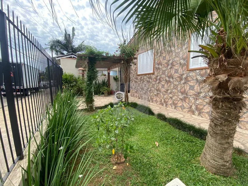 Casa com 3 quartos à venda, 360m2 em Portao - RS - imagem 1 Foto 1 de Casa com 3 quartos à venda, 360m2 em Portao - RS
