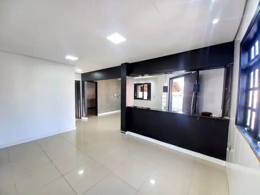 Foto 2 de Casa com 2 quartos para alugar, 450m2 em Feitoria, Sao Leopoldo - RS