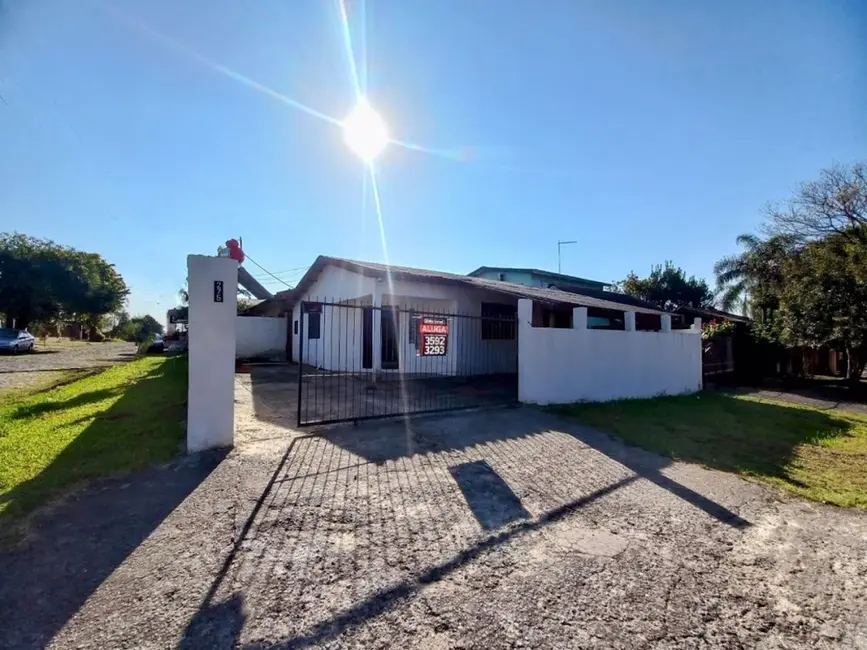 Foto 1 de Casa com 2 quartos para alugar, 450m2 em Feitoria, Sao Leopoldo - RS