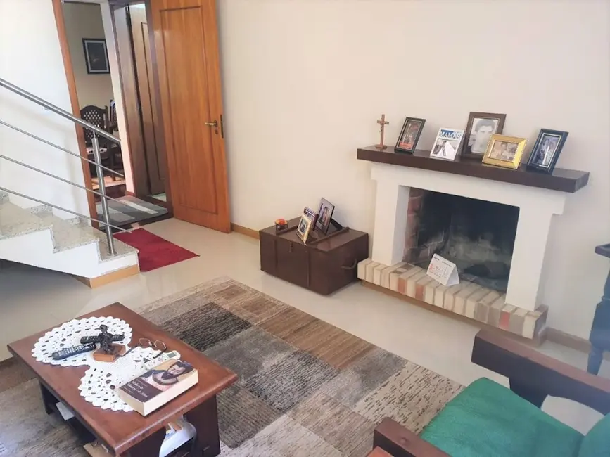 Casa com 3 quartos à venda e para alugar, 360m2 em Morro do Espelho, Sao Leopoldo - RS - imagem 6 Foto 6 de Casa com 3 quartos à venda e para alugar, 360m2 em Morro do Espelho, Sao Leopoldo - RS