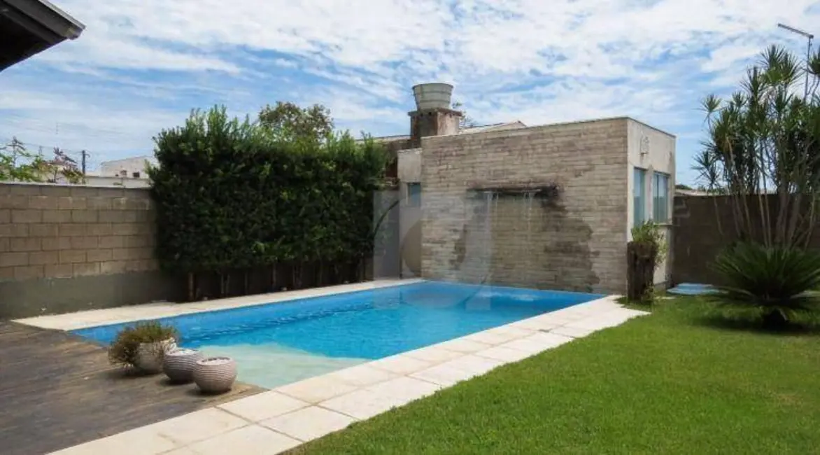 Casa com 3 quartos à venda, 360m2 em Centro, Portao - RS - imagem 3 Foto 3 de Casa com 3 quartos à venda, 360m2 em Centro, Portao - RS