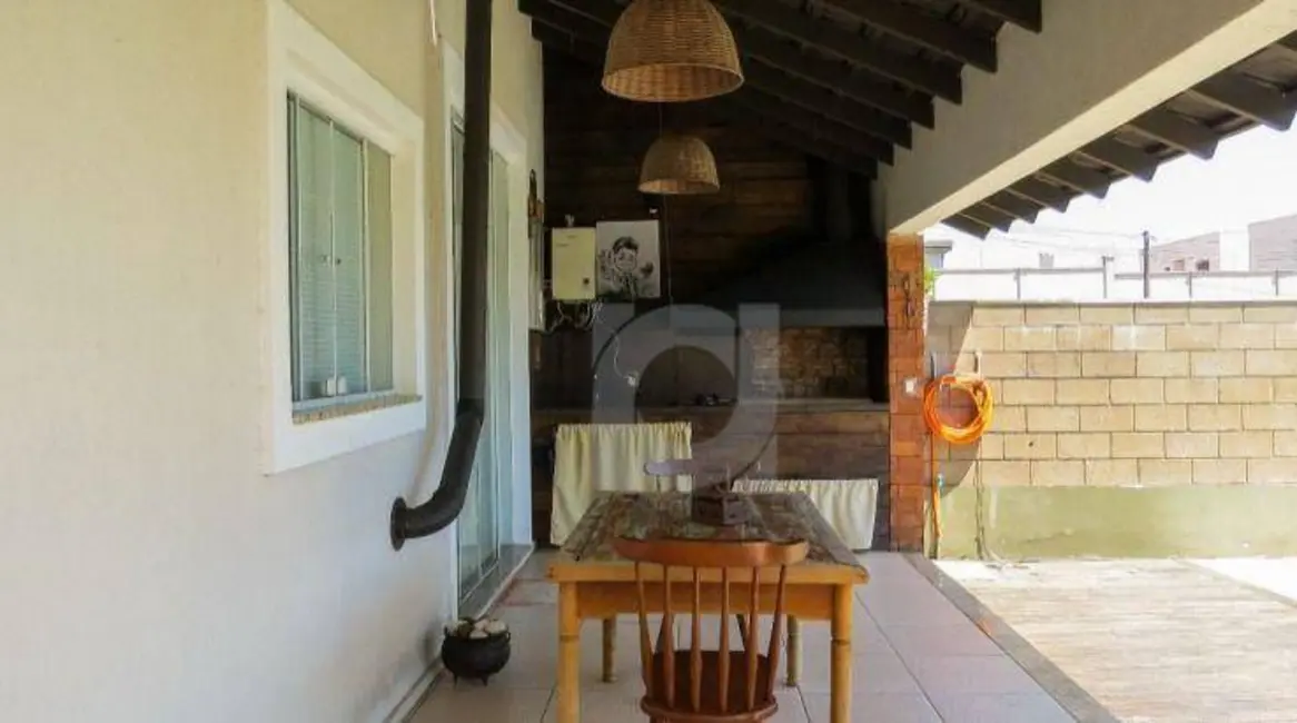 Casa com 3 quartos à venda, 360m2 em Centro, Portao - RS - imagem 4 Foto 4 de Casa com 3 quartos à venda, 360m2 em Centro, Portao - RS