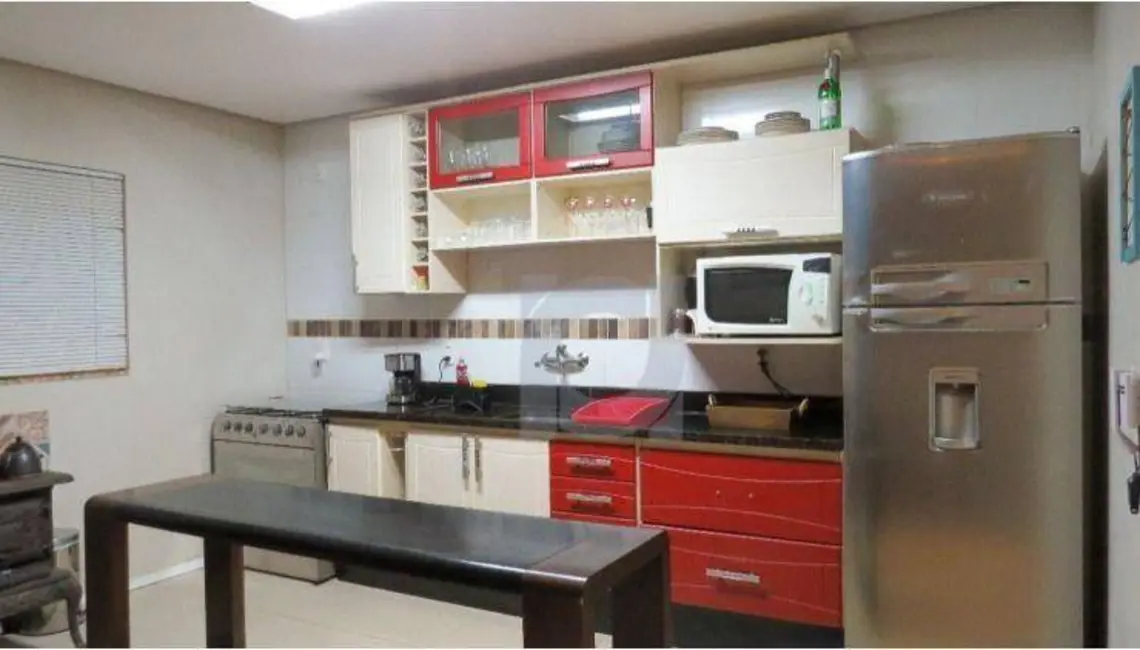 Casa com 3 quartos à venda, 360m2 em Centro, Portao - RS - imagem 8 Foto 8 de Casa com 3 quartos à venda, 360m2 em Centro, Portao - RS