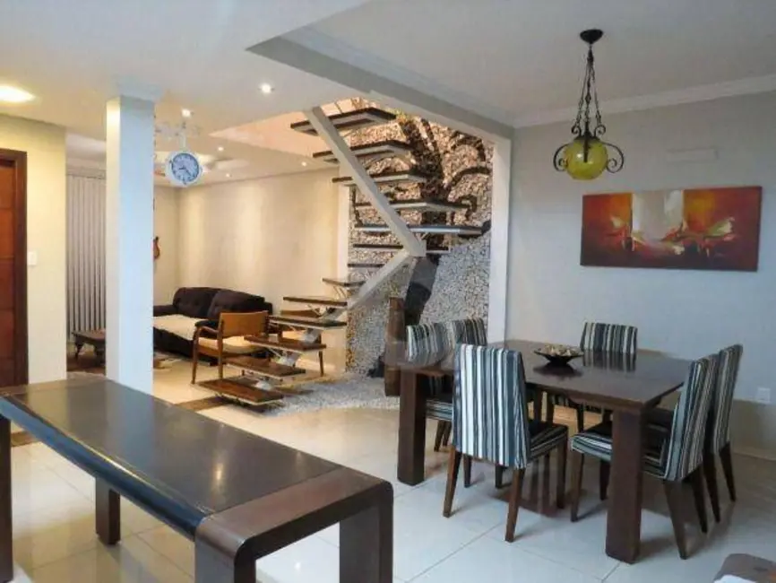 Casa com 3 quartos à venda, 360m2 em Centro, Portao - RS - imagem 5 Foto 5 de Casa com 3 quartos à venda, 360m2 em Centro, Portao - RS