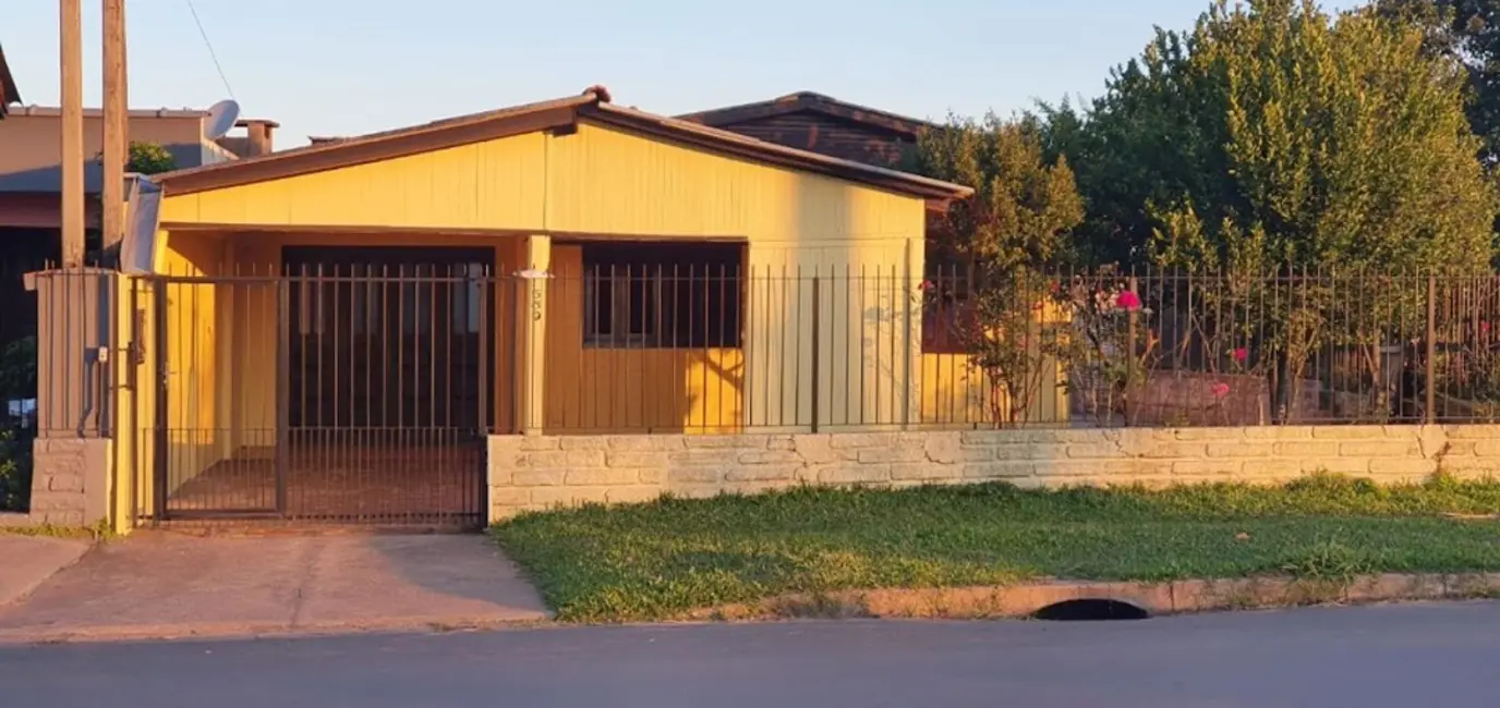 Foto 1 de Casa com 2 quartos para alugar, 95m2 em Portao - RS