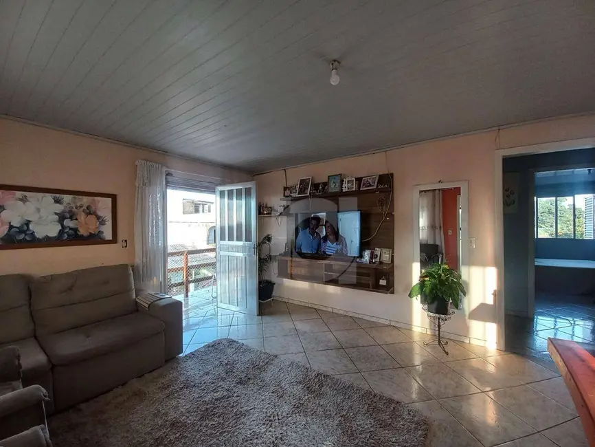 Foto 1 de Casa com 2 quartos para alugar, 110m2 em Duque de Caxias, Sao Leopoldo - RS