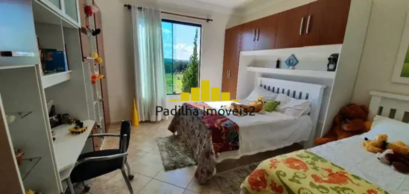 Sítio / Rancho com 5 quartos à venda, 36000m2 em Centro, Sarapui - SP - imagem 3 Foto 3 de Sítio / Rancho com 5 quartos à venda, 36000m2 em Centro, Sarapui - SP