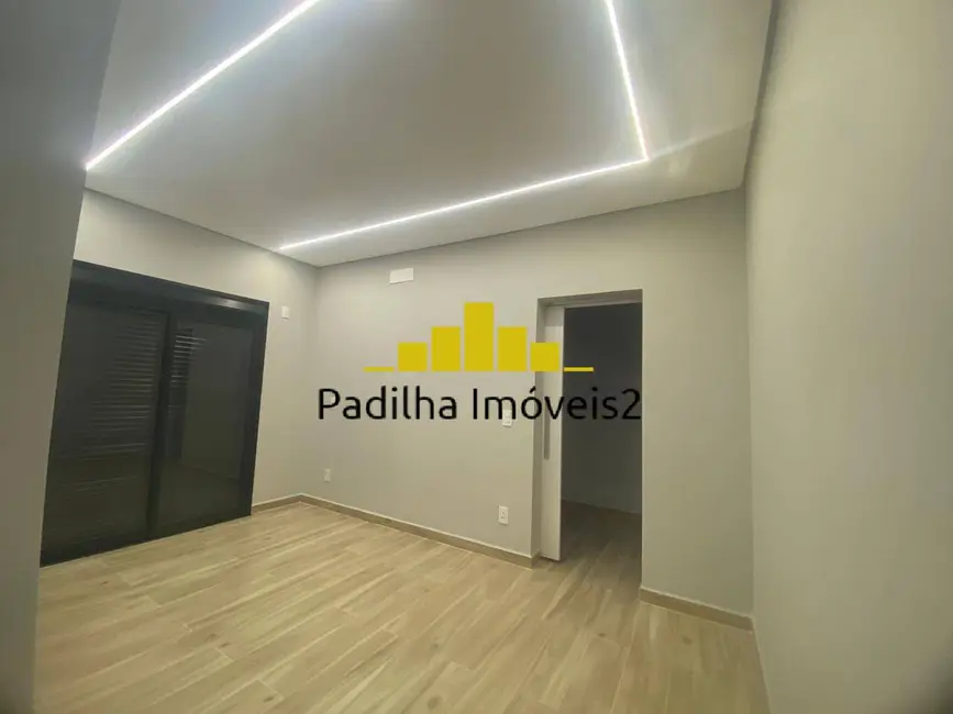 Casa com 3 quartos à venda, 200m2 em Wanel Ville, Sorocaba - SP - imagem 8 Foto 8 de Casa com 3 quartos à venda, 200m2 em Wanel Ville, Sorocaba - SP