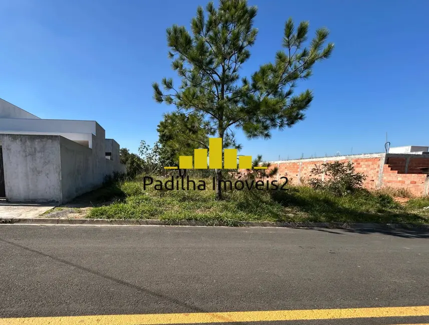 Foto 1 de Terreno / Lote à venda e para alugar, 335m2 em Aracoiaba Da Serra - SP