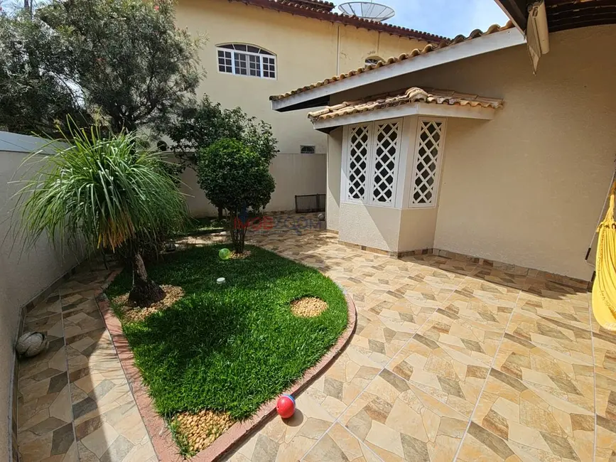 Casa com 3 quartos à venda, 199m2 em Jardim Floresta, Atibaia - SP - imagem 3 Foto 3 de Casa com 3 quartos à venda, 199m2 em Jardim Floresta, Atibaia - SP