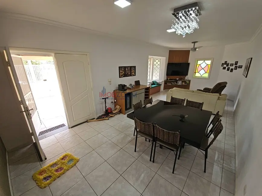 Casa com 3 quartos à venda, 199m2 em Jardim Floresta, Atibaia - SP - imagem 6 Foto 6 de Casa com 3 quartos à venda, 199m2 em Jardim Floresta, Atibaia - SP