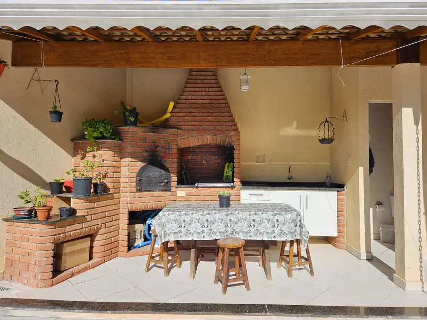 Sobrado com 3 quartos à venda, 200m2 em Recreio Maristela, Atibaia - SP - imagem 7 Foto 7 de Sobrado com 3 quartos à venda, 200m2 em Recreio Maristela, Atibaia - SP