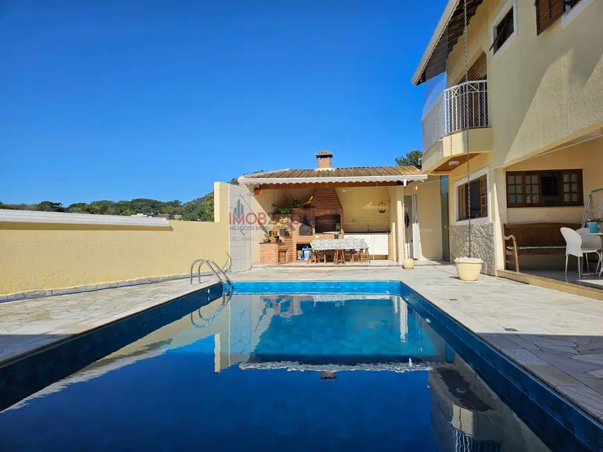 Sobrado com 3 quartos à venda, 200m2 em Recreio Maristela, Atibaia - SP - imagem 6 Foto 6 de Sobrado com 3 quartos à venda, 200m2 em Recreio Maristela, Atibaia - SP