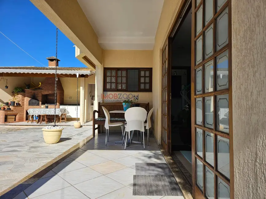 Sobrado com 3 quartos à venda, 200m2 em Recreio Maristela, Atibaia - SP - imagem 8 Foto 8 de Sobrado com 3 quartos à venda, 200m2 em Recreio Maristela, Atibaia - SP