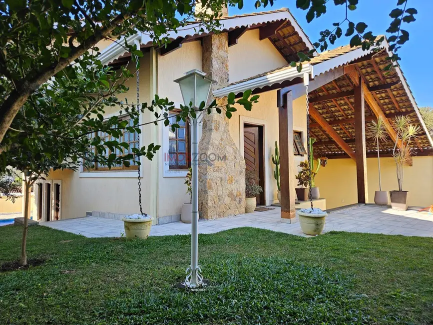 Sobrado com 3 quartos à venda, 200m2 em Recreio Maristela, Atibaia - SP - imagem 2 Foto 2 de Sobrado com 3 quartos à venda, 200m2 em Recreio Maristela, Atibaia - SP