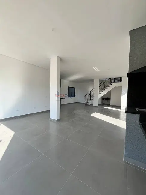 Casa com 3 quartos à venda, 250m2 em Rio Abaixo, Atibaia - SP - imagem 3 Foto 3 de Casa com 3 quartos à venda, 250m2 em Rio Abaixo, Atibaia - SP
