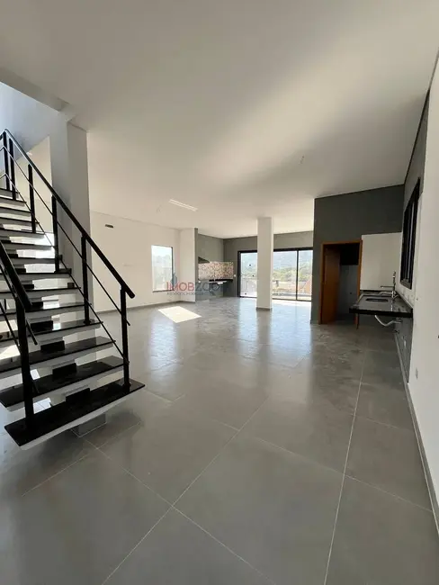 Casa com 3 quartos à venda, 250m2 em Rio Abaixo, Atibaia - SP - imagem 2 Foto 2 de Casa com 3 quartos à venda, 250m2 em Rio Abaixo, Atibaia - SP