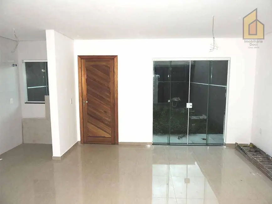 Sobrado com 3 quartos à venda, 180m2 em Fazenda Velha, Araucaria - PR - imagem 6 Foto 6 de Sobrado com 3 quartos à venda, 180m2 em Fazenda Velha, Araucaria - PR