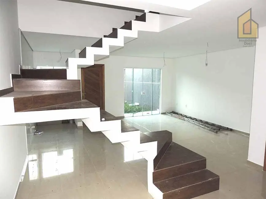 Sobrado com 3 quartos à venda, 180m2 em Fazenda Velha, Araucaria - PR - imagem 4 Foto 4 de Sobrado com 3 quartos à venda, 180m2 em Fazenda Velha, Araucaria - PR