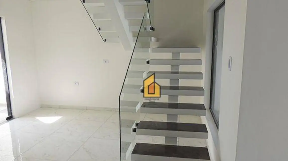 Sobrado com 3 quartos à venda, 121m2 em Costeira, Araucaria - PR - imagem 9 Foto 9 de Sobrado com 3 quartos à venda, 121m2 em Costeira, Araucaria - PR