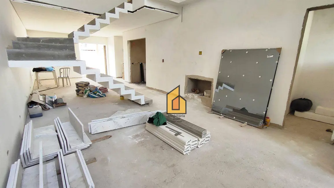 Sobrado com 3 quartos à venda, 173m2 em Iguaçu, Araucaria - PR - imagem 4 Foto 4 de Sobrado com 3 quartos à venda, 173m2 em Iguaçu, Araucaria - PR