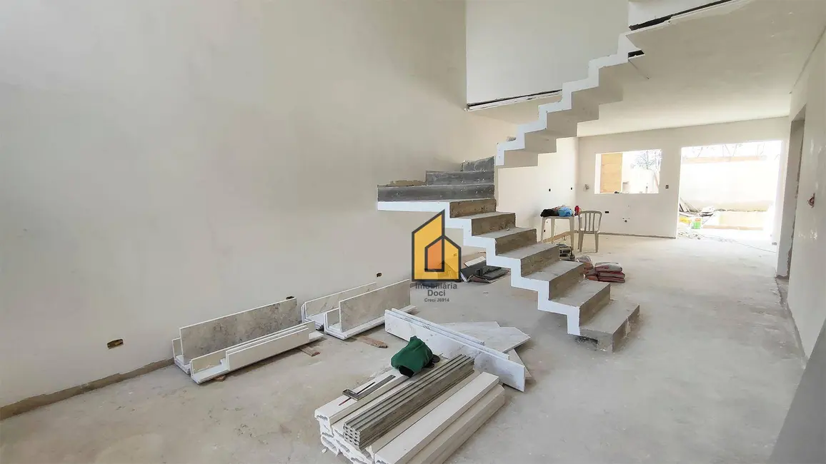 Sobrado com 3 quartos à venda, 173m2 em Iguaçu, Araucaria - PR - imagem 5 Foto 5 de Sobrado com 3 quartos à venda, 173m2 em Iguaçu, Araucaria - PR