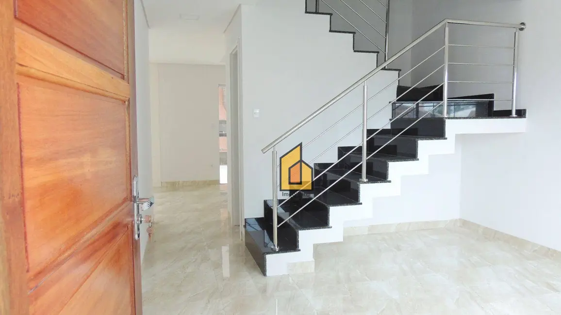 Sobrado com 3 quartos à venda, 136m2 em Porto das Laranjeiras, Araucaria - PR - imagem 4 Foto 4 de Sobrado com 3 quartos à venda, 136m2 em Porto das Laranjeiras, Araucaria - PR