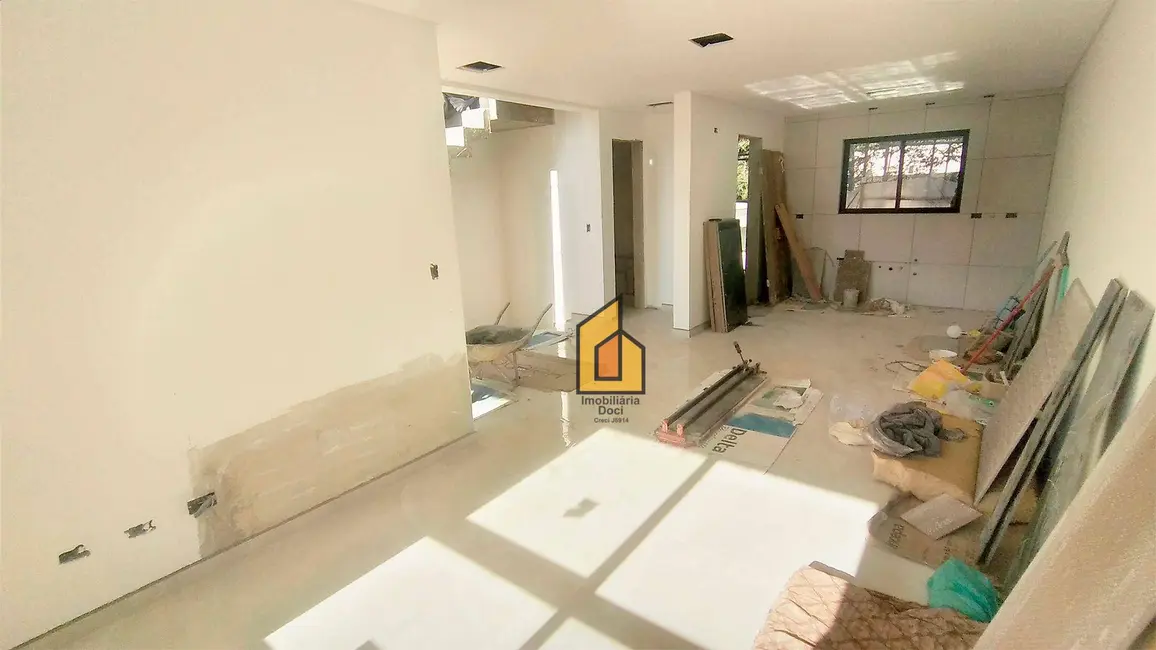 Sobrado com 3 quartos à venda, 149m2 em Costeira, Araucaria - PR - imagem 6 Foto 6 de Sobrado com 3 quartos à venda, 149m2 em Costeira, Araucaria - PR