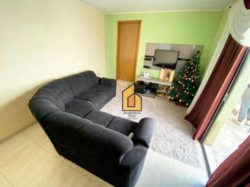 Sobrado com 3 quartos à venda, 90m2 em Capela Velha, Araucaria - PR - imagem 4 Foto 4 de Sobrado com 3 quartos à venda, 90m2 em Capela Velha, Araucaria - PR