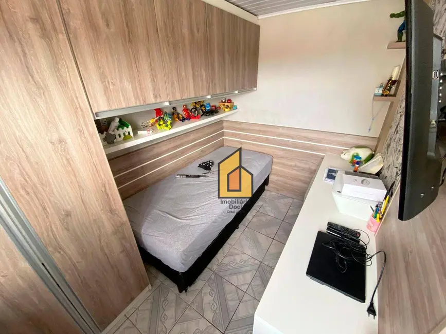 Sobrado com 3 quartos à venda, 90m2 em Capela Velha, Araucaria - PR - imagem 6 Foto 6 de Sobrado com 3 quartos à venda, 90m2 em Capela Velha, Araucaria - PR