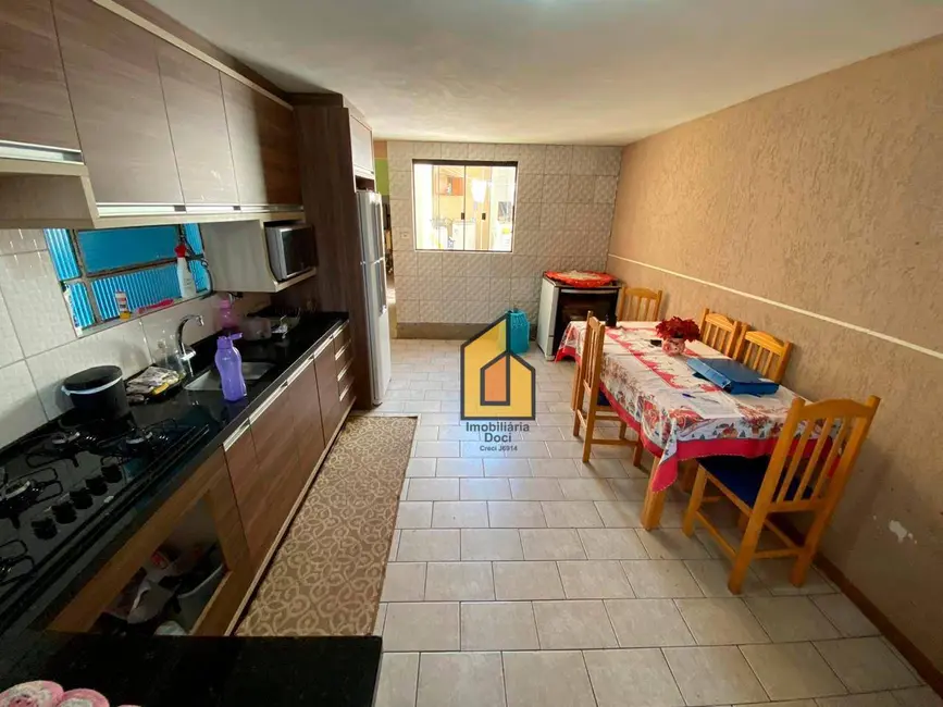 Sobrado com 3 quartos à venda, 90m2 em Capela Velha, Araucaria - PR - imagem 3 Foto 3 de Sobrado com 3 quartos à venda, 90m2 em Capela Velha, Araucaria - PR